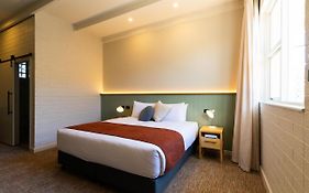 The Clovercrest Hotel Motel